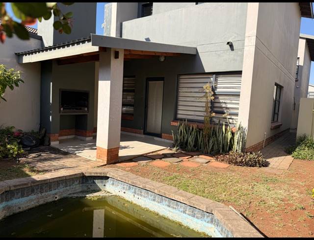 3 BEDROOM TOWNHOUSE FOR SALE IN WATERKLOOF AH